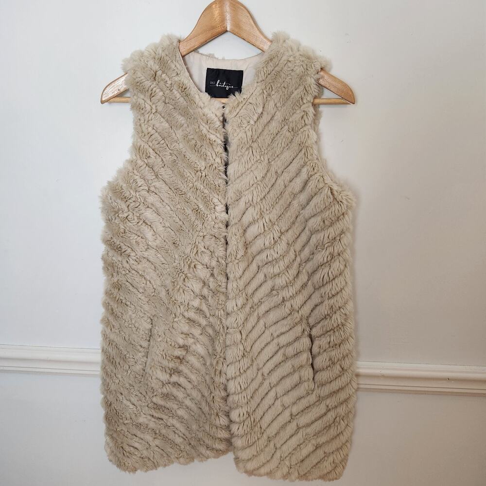 New BKE Boutique Faux Fur Vest Size Small Womens Beige Boho Hippie Casual Vegan